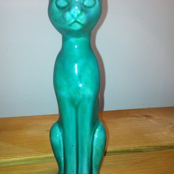Glazed Cat model number AP 179 ENGLAND