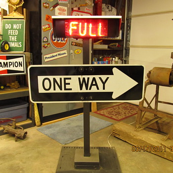 Parking garage sign.. - Signs