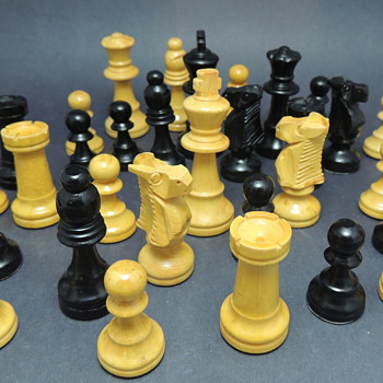 Staunton-Style Chess Pieces - Games