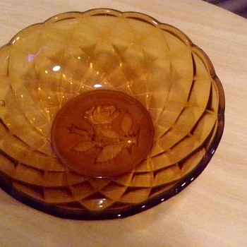 Amber bowl with rose in the bottom - Glassware