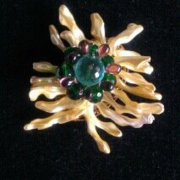 A brooch that is so ugly it's almost beautiful!
