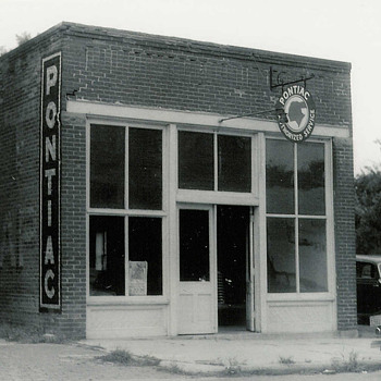 '30s Pontiac Dealer - Photographs