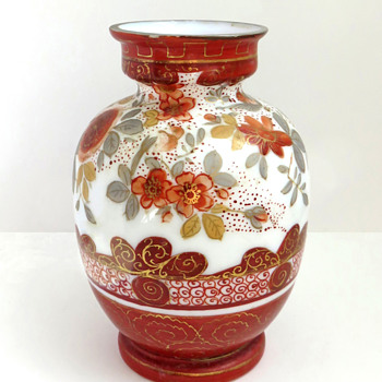 Japanese Kutani-style Glass vase c. 1880 attrib. to Harrach - Art Glass