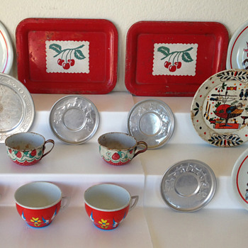Vintage Ohio Art Children's Tin Dishes