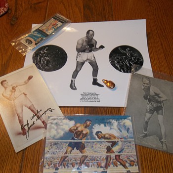 look what was in my cedar chest my father in law was a boxer .Do I have something here?