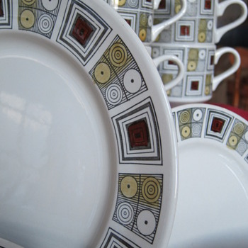 Retro Dinnerware