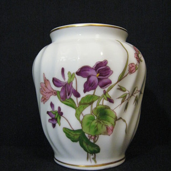 DERHOULIERES  FOR PORCELAINE DE LIMOGES FRANCE VASE  - China and Dinnerware