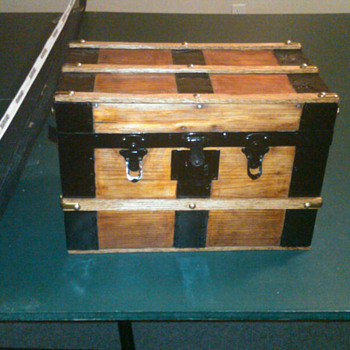 Small saleman's sampler - Furniture