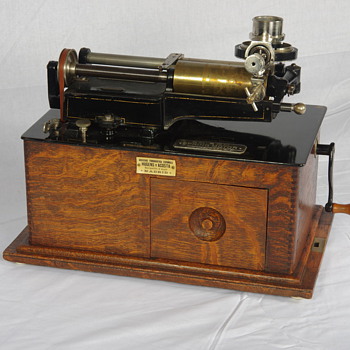 Edison early model SM phonograph with Bettini attachment and horn - Records