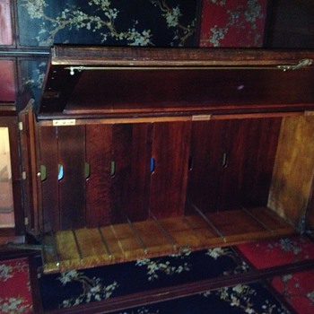 Wood travel wardrobe