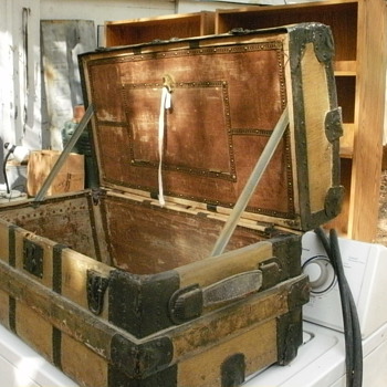 Would appreciate any help on this old travel trunk