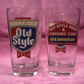 Chicago Cubs Pint Glass by Old Style Beer - Baseball