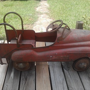 late 1920's or early 30's pedaled metal fire truck  - Model Cars