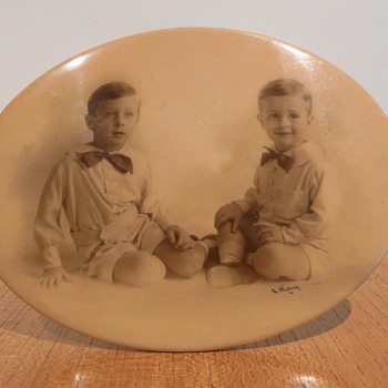 CELLULOID PHOTO FRAME TIN BACKED - Photographs
