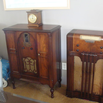 Kevin's 1929 Zenith radio on the left and the radio on the right is from the 40s! - Radios