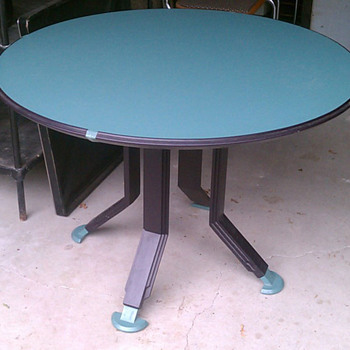 Who designed this Herman Miller table?? - Furniture