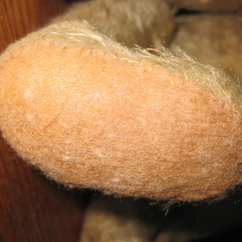 Well Loved Bear III (pics of the paws) - Dolls