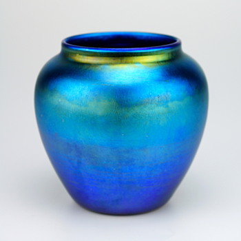 ***Rare (honestly) Luster Art Glass Vase, signed - Art Glass