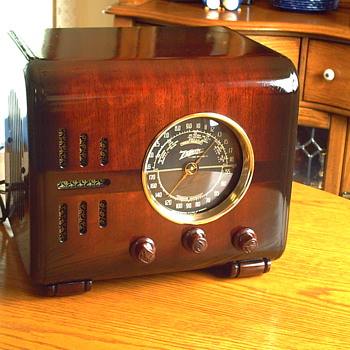 1937 zenith 5s-218 "cube" am/shortwave radio. - Radios