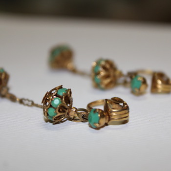 Is this "good" old costume jewellry ....or just junk shop stuff? - Costume Jewelry