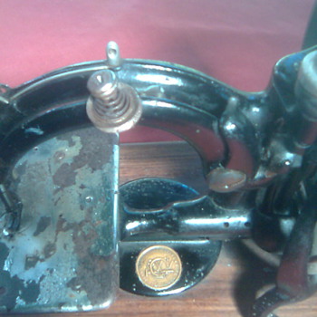 A 200 year old sewing machine that is still in perfect working order!