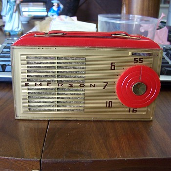 Emerson AM Radio!!! NEED HELP IDENTIFIYING - Radios