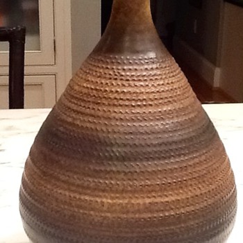 Simple, beautiful vase; Mid Century ?  