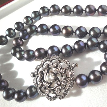 South Sea grey pearl necklace 