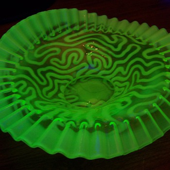 Early 1900s Jefferson Swirling Maze JIP Vaseline Brides Bowl - Glassware