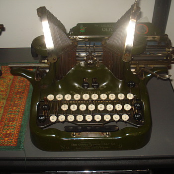 1912 Oliver No. 9 typewriter (DESKTOP OR PORTABLE?)
