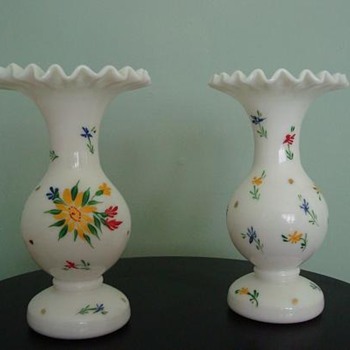 Does anyone know who makes these vases? - Glassware