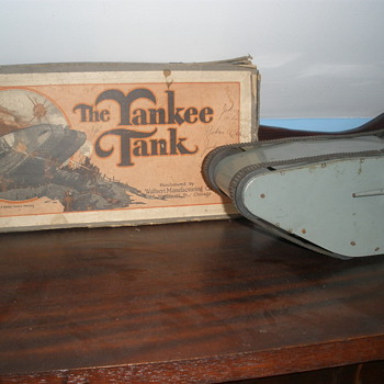 Walbert Yankee Tank WWI style 1920s. Pressed steel wind up.  - Model Cars