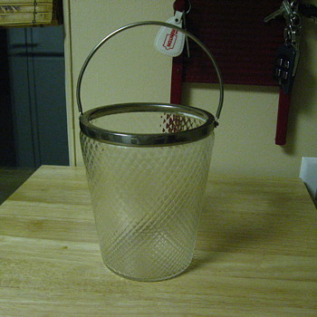 kralik? ice bucket - Art Glass