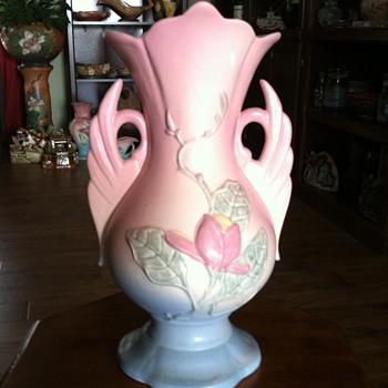 Hull Magnolia Vase  - 1930 - 1958