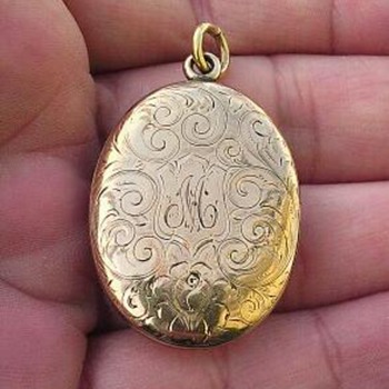 Wightman & Hough Co. gold shell locket - Fine Jewelry