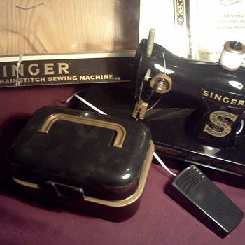 Singer Sewing Machine - Sewing