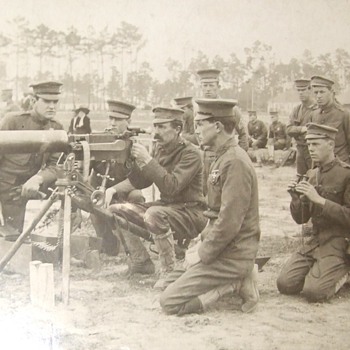 US Army troops with Maxim M1904 Machine gun - Military and Wartime