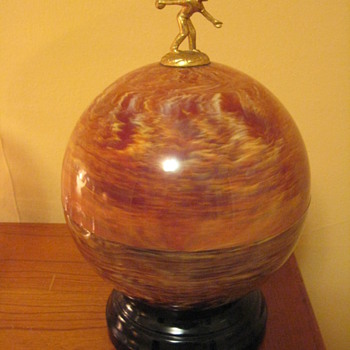  A VINTAGE BAKELITE BOWLING BALL  LIQUOR  SHOT SET  - Glassware