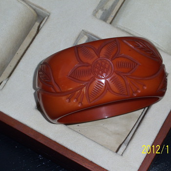 TO BE OR NOT TO BE... SHEESH BAKELITE