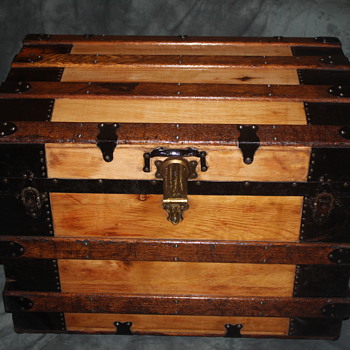 Refinished standard steamer trunk 1890's - custom order - Furniture