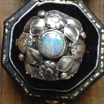 Gorgeous arts & crafts opal and silver floral ring, Scotland c. 1890 - Fine Jewelry