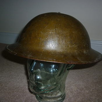 Standard British WW1 steel helmet - Military and Wartime