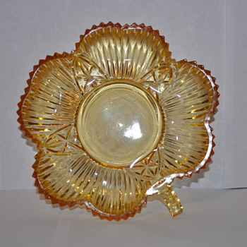 Yellow Amber Federal Glass Crystal Clover Pattern 2825 - Glassware