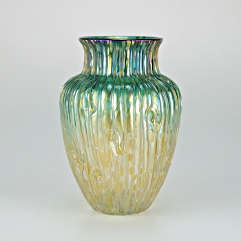 Loetz Ausführung 102, production #6912, circa 1902 - Art Glass