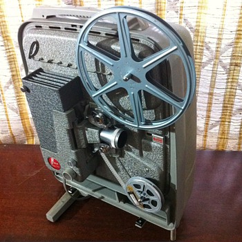 Revere 777 8mm movie projector - Cameras