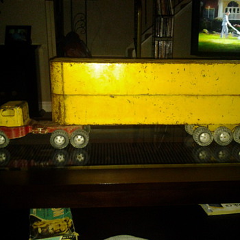 Husky Transport Truck - Model Cars