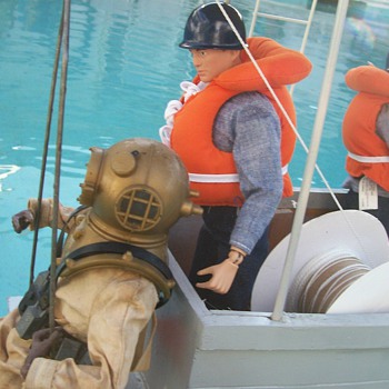 Danger and reward for GI Joe at the depths. - Toys