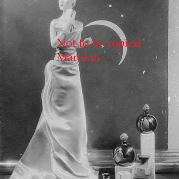 Photo signed by Margit Nilsen of Mannequin on Mantel Store Display perfume - Advertising