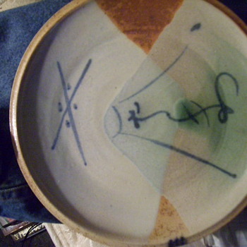 ? CERAMIC PLATE/CLAY - Art Pottery
