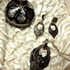 PIQUE SET; earrings and pendant
